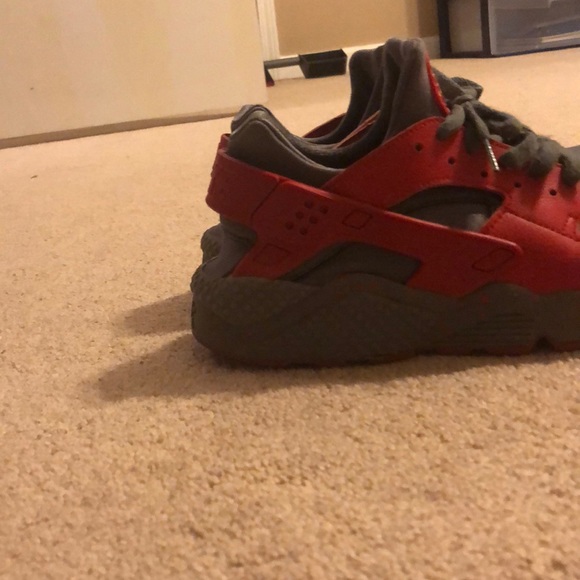 These are gray and red huraches by Nike - Picture 3 of 8